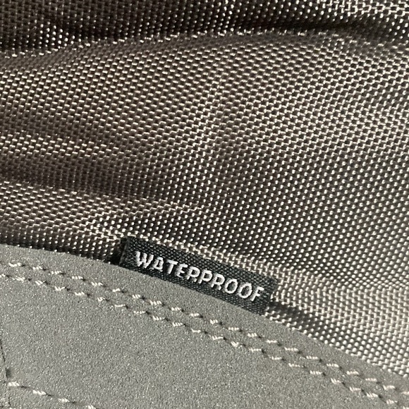 Snow boots only worn once - Picture 5 of 6